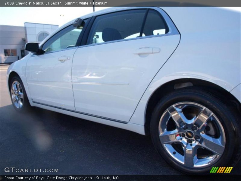 Summit White / Titanium 2009 Chevrolet Malibu LT Sedan