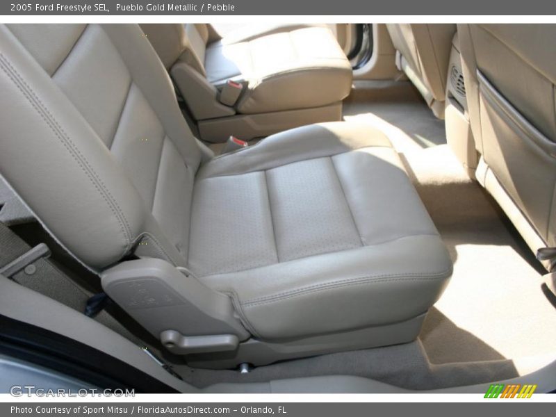 Pueblo Gold Metallic / Pebble 2005 Ford Freestyle SEL