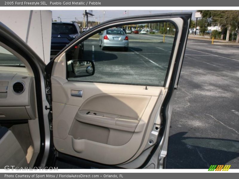 Pueblo Gold Metallic / Pebble 2005 Ford Freestyle SEL
