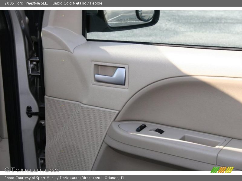 Pueblo Gold Metallic / Pebble 2005 Ford Freestyle SEL