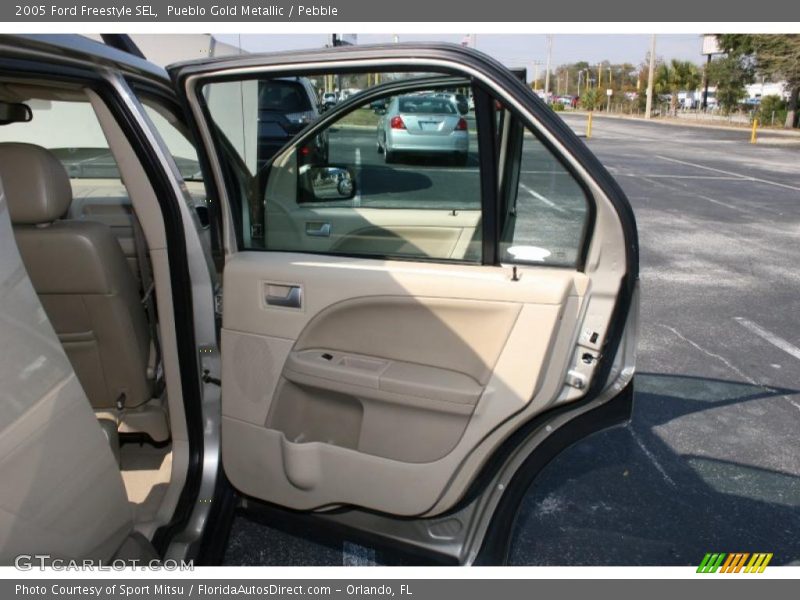 Pueblo Gold Metallic / Pebble 2005 Ford Freestyle SEL