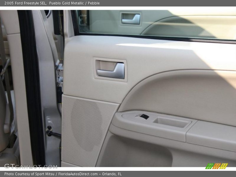 Pueblo Gold Metallic / Pebble 2005 Ford Freestyle SEL