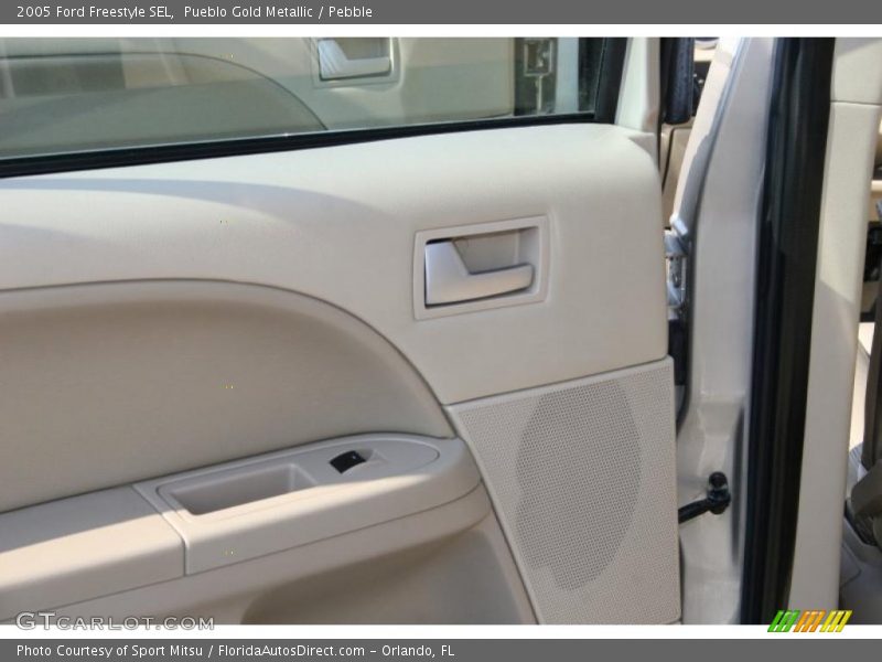 Pueblo Gold Metallic / Pebble 2005 Ford Freestyle SEL