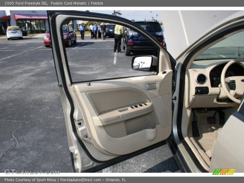 Pueblo Gold Metallic / Pebble 2005 Ford Freestyle SEL