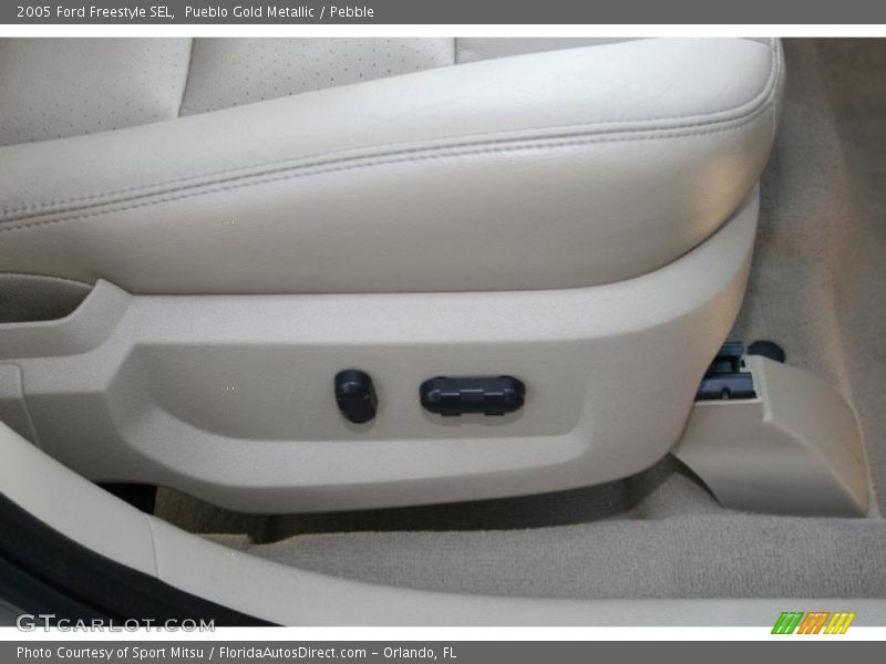 Pueblo Gold Metallic / Pebble 2005 Ford Freestyle SEL