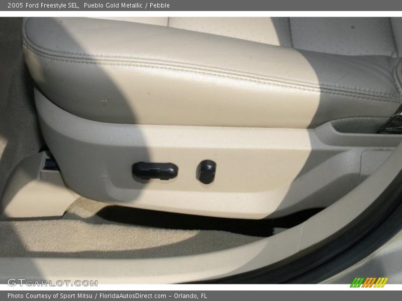 Pueblo Gold Metallic / Pebble 2005 Ford Freestyle SEL