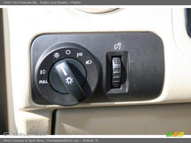 Pueblo Gold Metallic / Pebble 2005 Ford Freestyle SEL