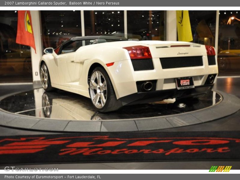 Balloon White / Nero Perseus 2007 Lamborghini Gallardo Spyder