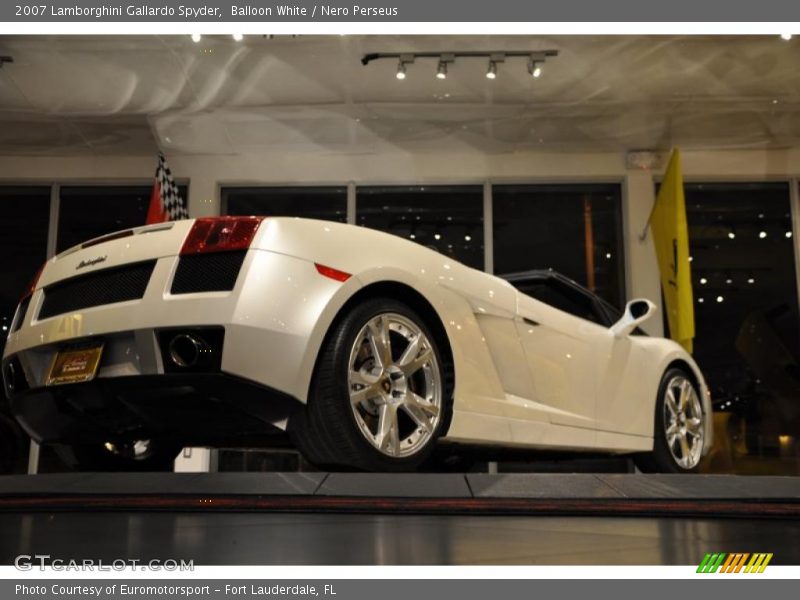 Balloon White / Nero Perseus 2007 Lamborghini Gallardo Spyder