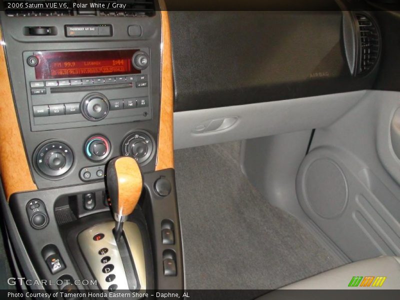 Polar White / Gray 2006 Saturn VUE V6