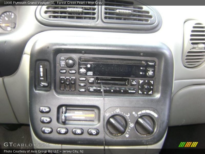 Forest Green Pearl / Mist Gray 1998 Plymouth Grand Voyager SE
