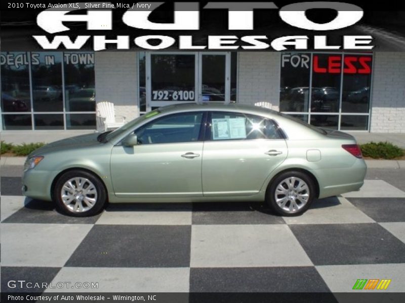 Silver Pine Mica / Ivory 2010 Toyota Avalon XLS