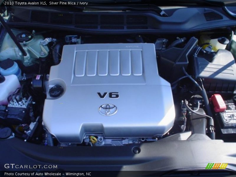 Silver Pine Mica / Ivory 2010 Toyota Avalon XLS
