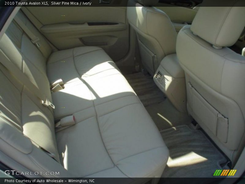 Silver Pine Mica / Ivory 2010 Toyota Avalon XLS