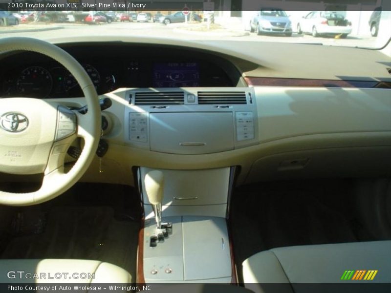Silver Pine Mica / Ivory 2010 Toyota Avalon XLS