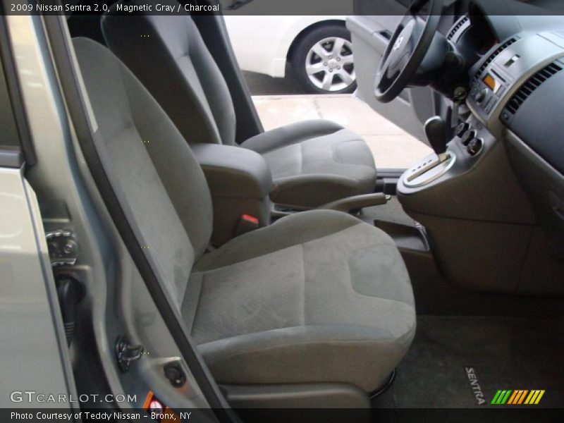 Magnetic Gray / Charcoal 2009 Nissan Sentra 2.0