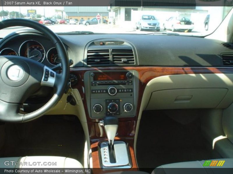 Black Onyx / Tan 2007 Saturn Aura XE