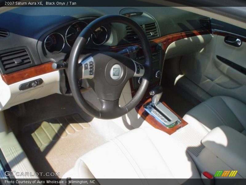 Black Onyx / Tan 2007 Saturn Aura XE