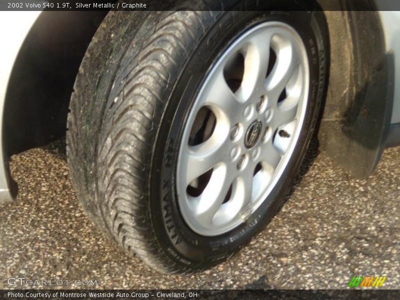 Silver Metallic / Graphite 2002 Volvo S40 1.9T