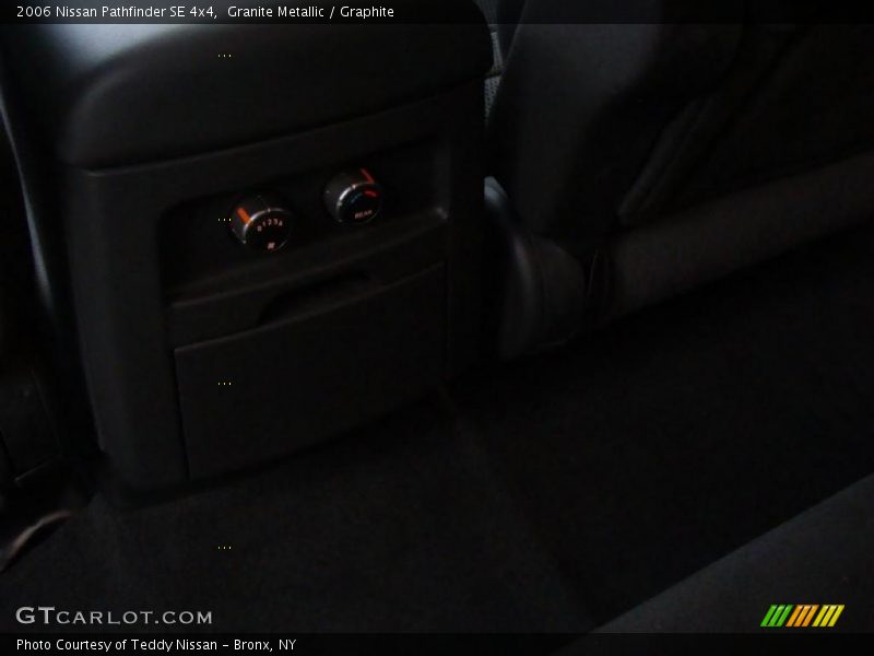 Granite Metallic / Graphite 2006 Nissan Pathfinder SE 4x4