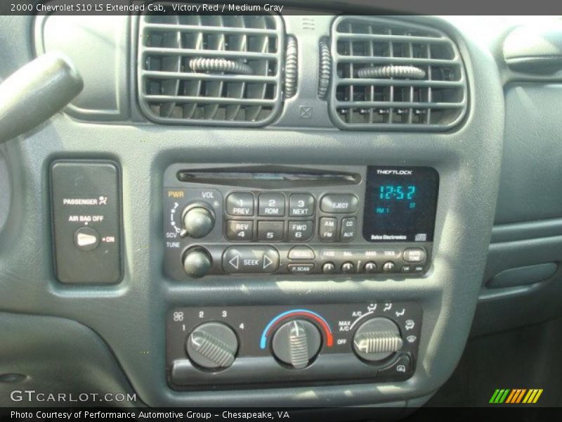 Victory Red / Medium Gray 2000 Chevrolet S10 LS Extended Cab