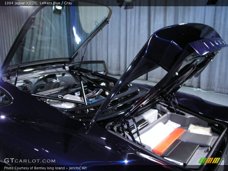  1994 XJ220  Trunk