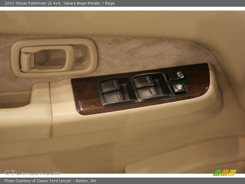 Sahara Beige Metallic / Beige 2001 Nissan Pathfinder LE 4x4