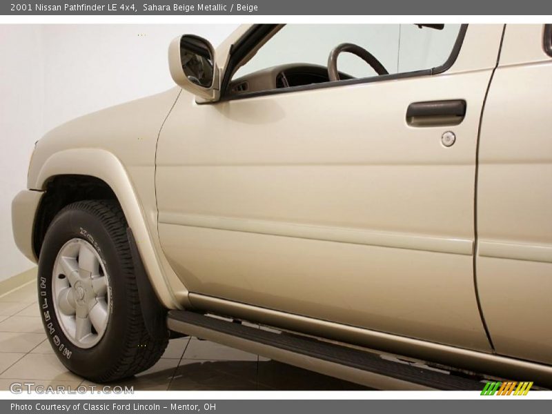 Sahara Beige Metallic / Beige 2001 Nissan Pathfinder LE 4x4