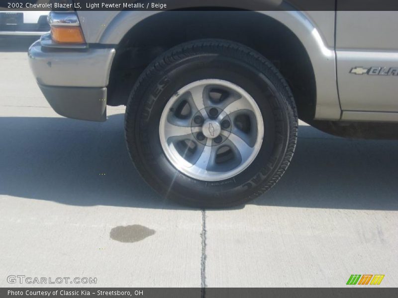 Light Pewter Metallic / Beige 2002 Chevrolet Blazer LS
