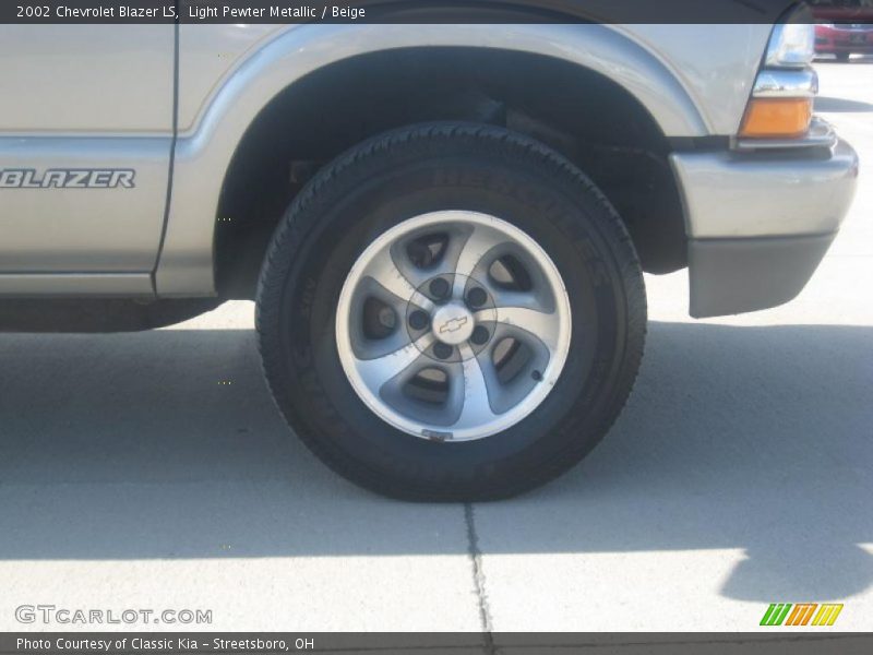 Light Pewter Metallic / Beige 2002 Chevrolet Blazer LS