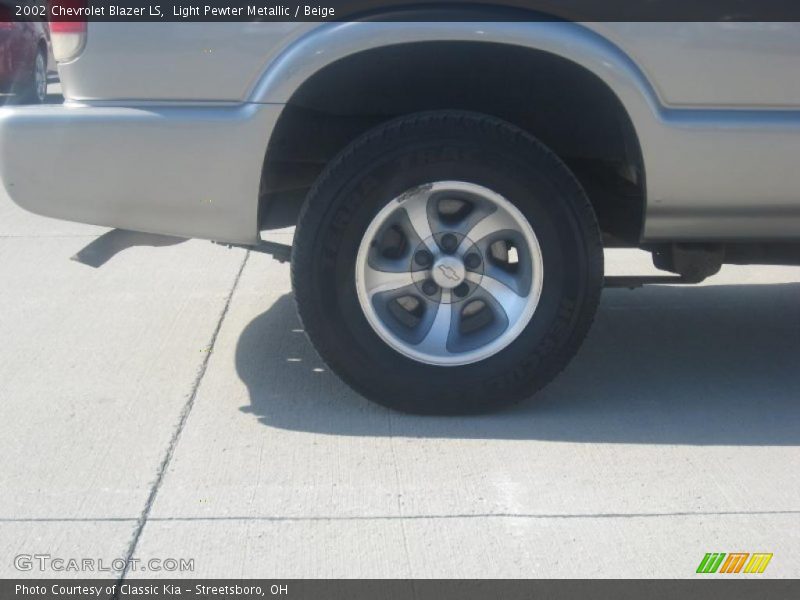 Light Pewter Metallic / Beige 2002 Chevrolet Blazer LS