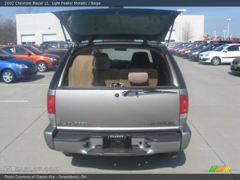 Light Pewter Metallic / Beige 2002 Chevrolet Blazer LS