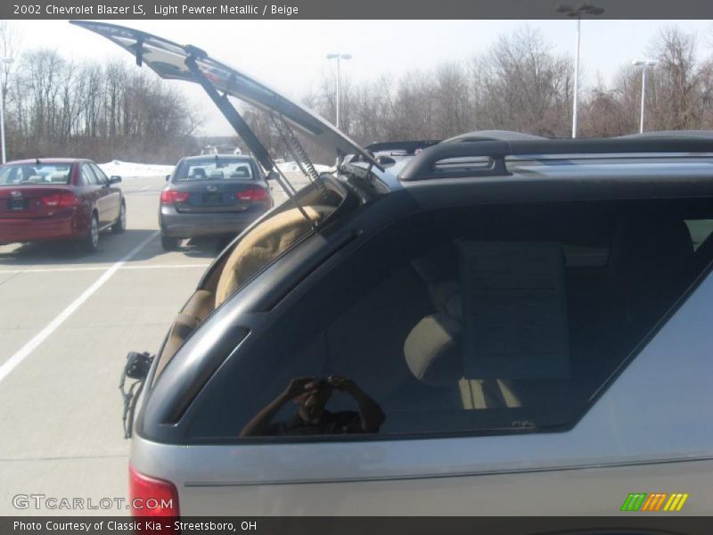 Light Pewter Metallic / Beige 2002 Chevrolet Blazer LS