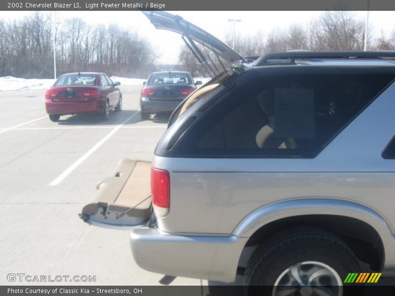 Light Pewter Metallic / Beige 2002 Chevrolet Blazer LS