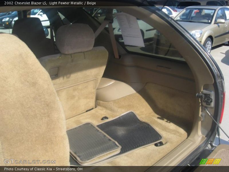 Light Pewter Metallic / Beige 2002 Chevrolet Blazer LS