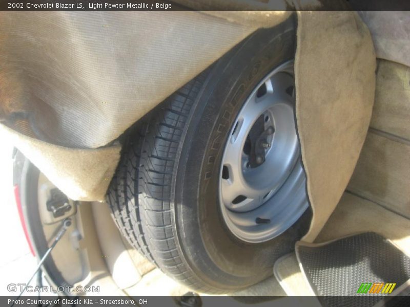 Light Pewter Metallic / Beige 2002 Chevrolet Blazer LS