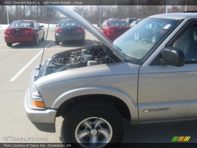 Light Pewter Metallic / Beige 2002 Chevrolet Blazer LS