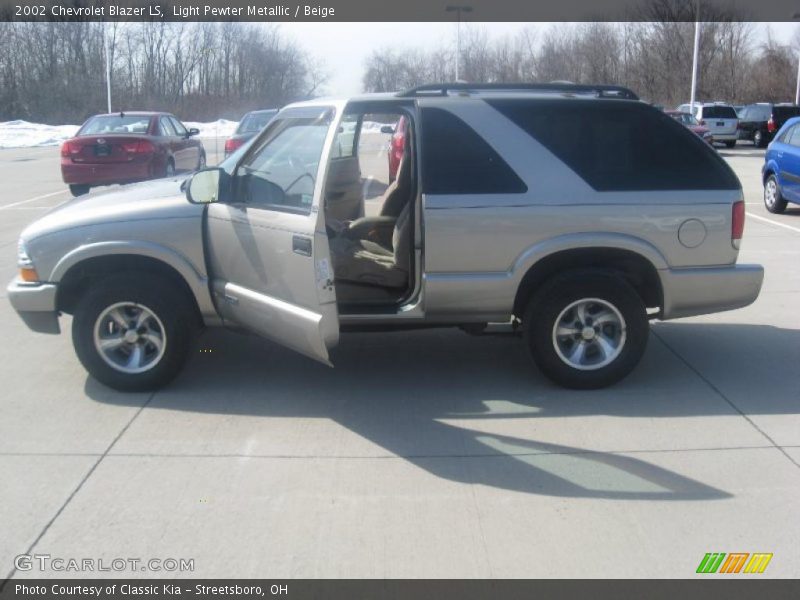 Light Pewter Metallic / Beige 2002 Chevrolet Blazer LS