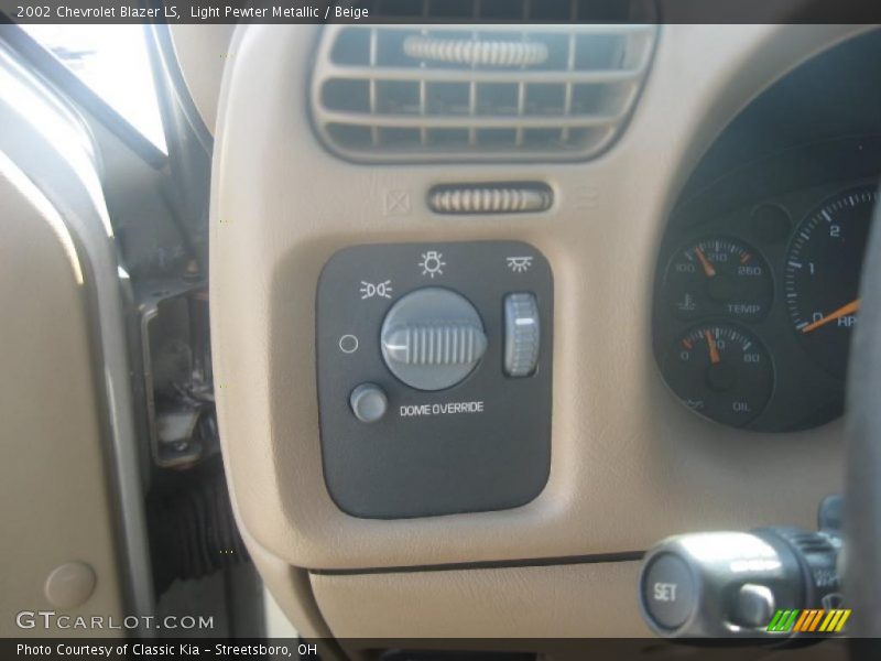 Light Pewter Metallic / Beige 2002 Chevrolet Blazer LS