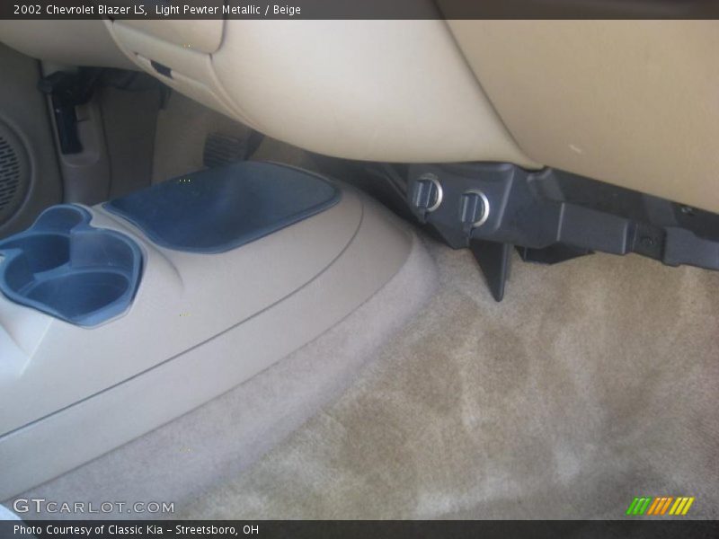 Light Pewter Metallic / Beige 2002 Chevrolet Blazer LS