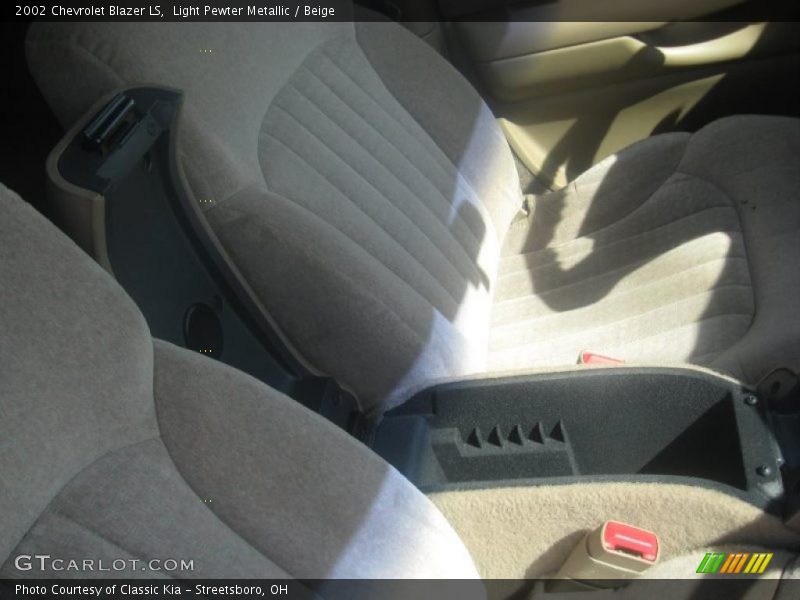 Light Pewter Metallic / Beige 2002 Chevrolet Blazer LS