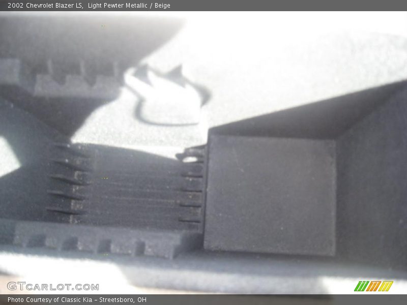 Light Pewter Metallic / Beige 2002 Chevrolet Blazer LS