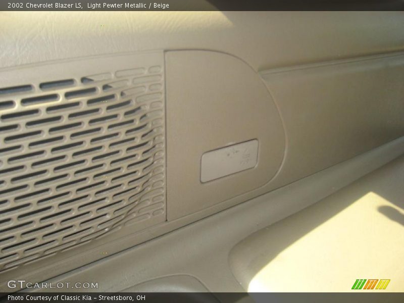 Light Pewter Metallic / Beige 2002 Chevrolet Blazer LS