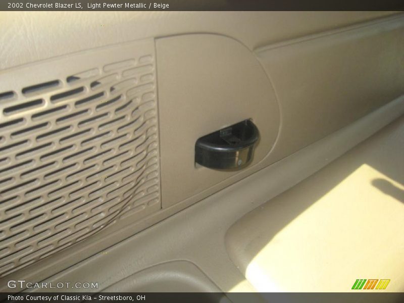 Light Pewter Metallic / Beige 2002 Chevrolet Blazer LS