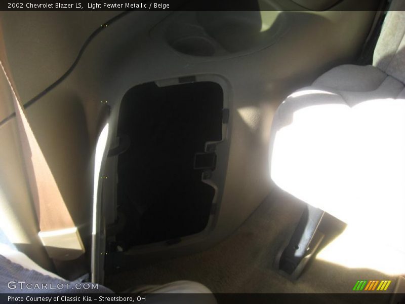 Light Pewter Metallic / Beige 2002 Chevrolet Blazer LS