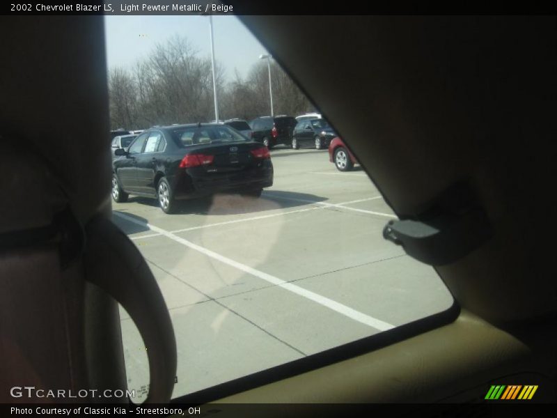 Light Pewter Metallic / Beige 2002 Chevrolet Blazer LS
