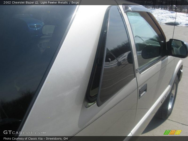 Light Pewter Metallic / Beige 2002 Chevrolet Blazer LS