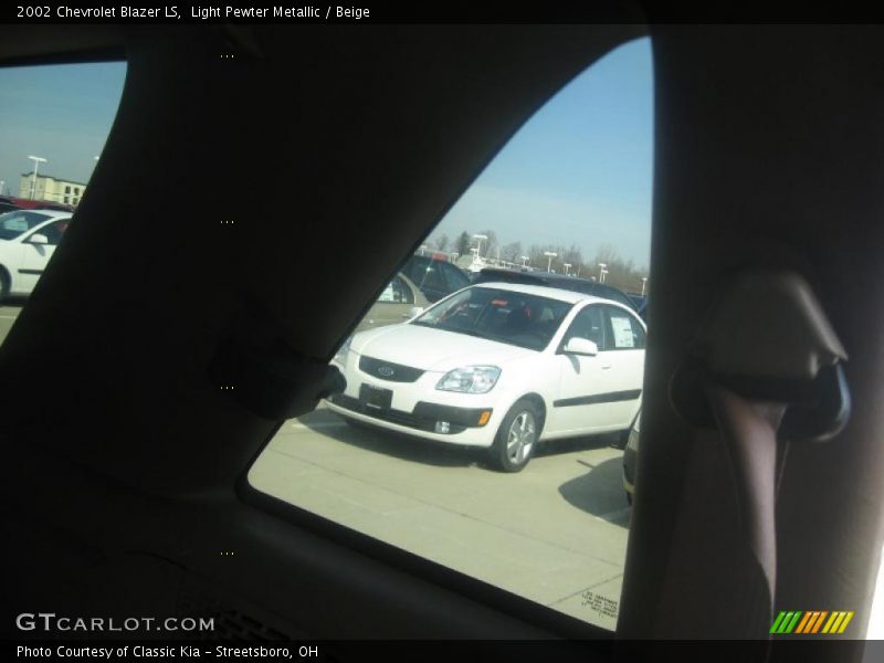 Light Pewter Metallic / Beige 2002 Chevrolet Blazer LS