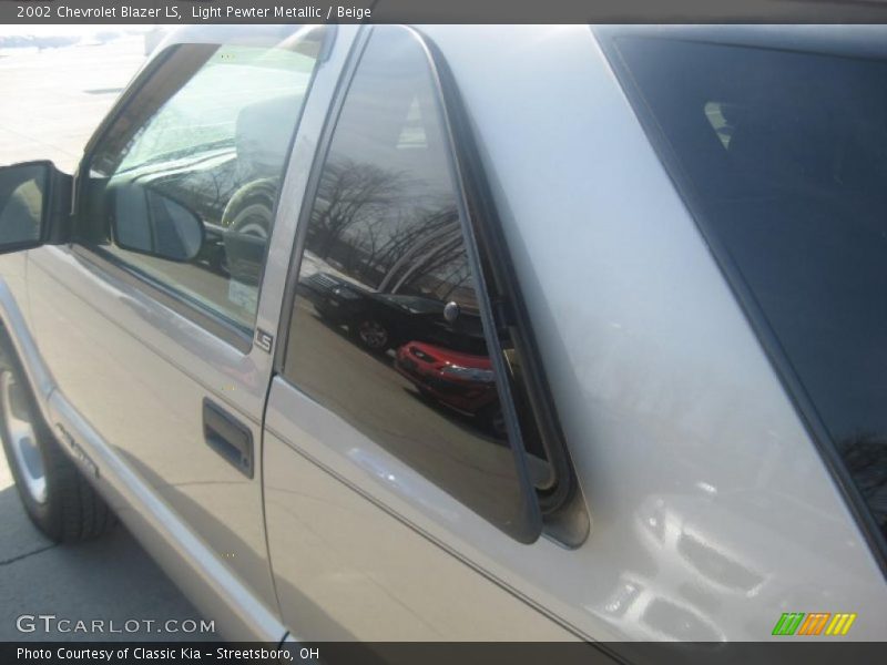 Light Pewter Metallic / Beige 2002 Chevrolet Blazer LS