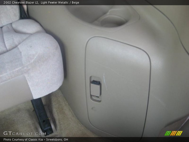 Light Pewter Metallic / Beige 2002 Chevrolet Blazer LS